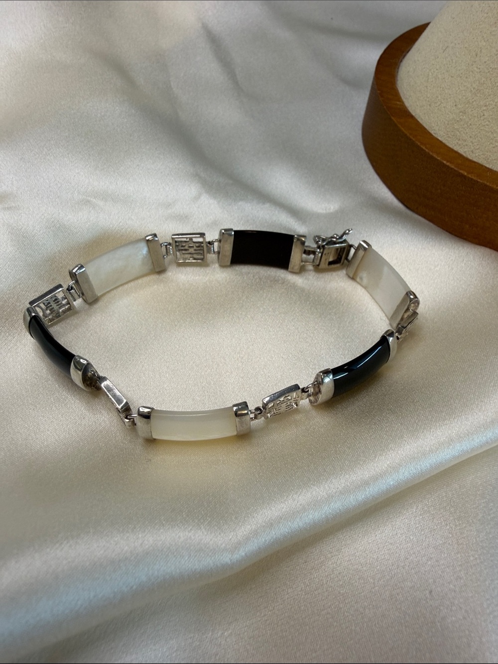 Stunning Black Onyx and Mother of Pearl Sterling Silver Link Bracelet 7.5